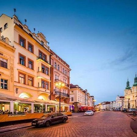 Unique Central Square Business Apt. Hradec Kralove Bagian luar foto