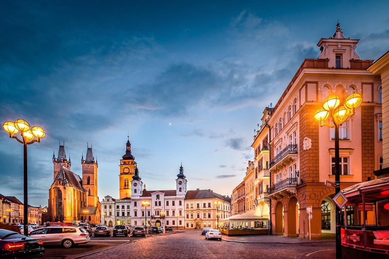 Unique Central Square Business Apt. Hradec Kralove Bagian luar foto