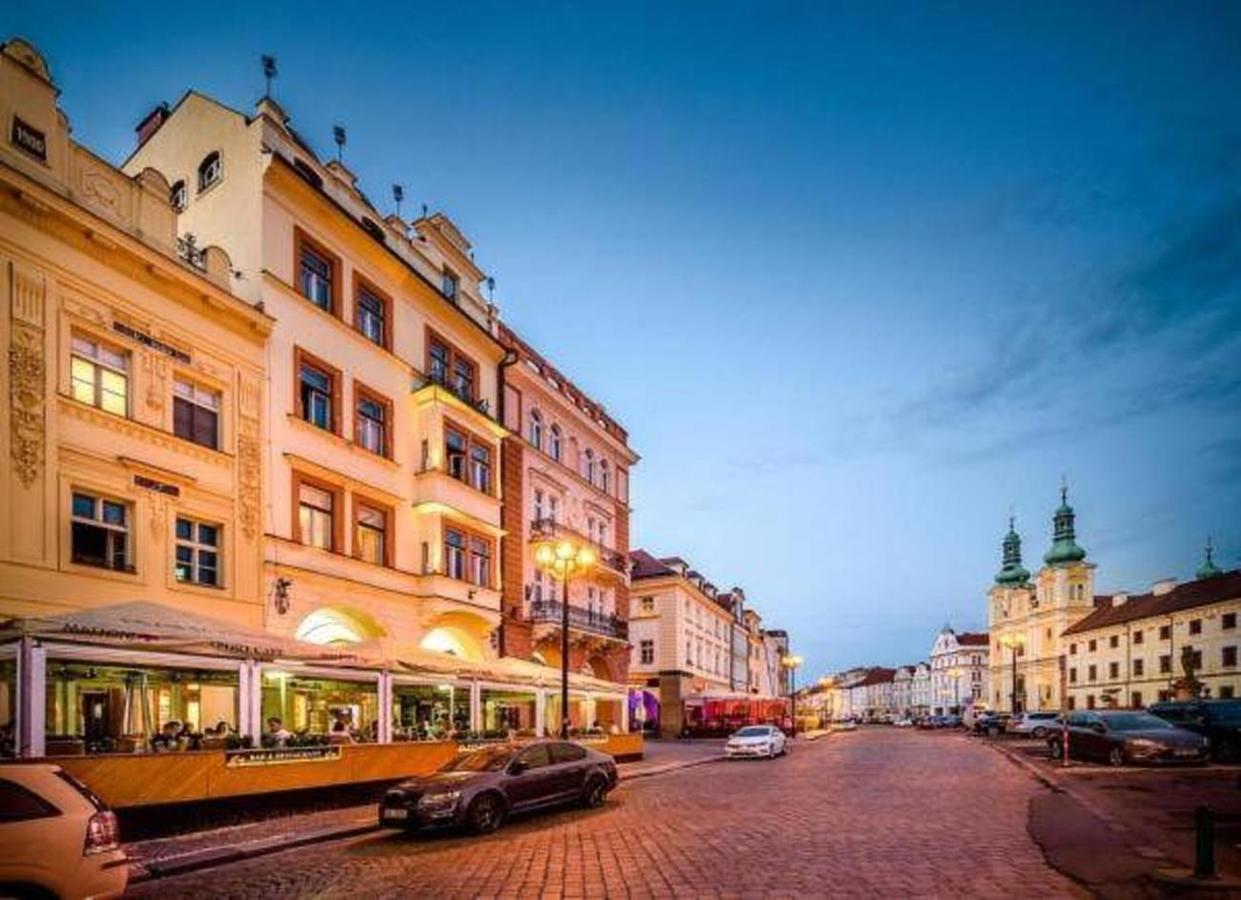 Unique Central Square Business Apt. Hradec Kralove Bagian luar foto