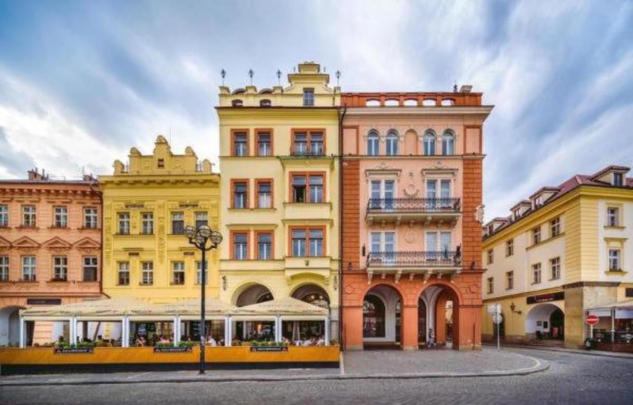 Unique Central Square Business Apt. Hradec Kralove Bagian luar foto